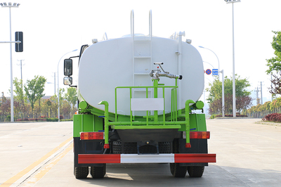解放13噸灑水車 環衛作業的得力助手