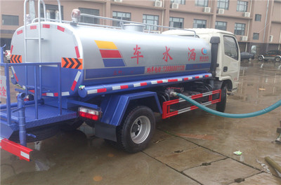 龍巖5噸灑水車價格分析及工地灑水車應用指南